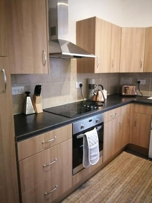 Апартаменты Stylish One Bed Flat With Private Parking Абердин Экстерьер фото